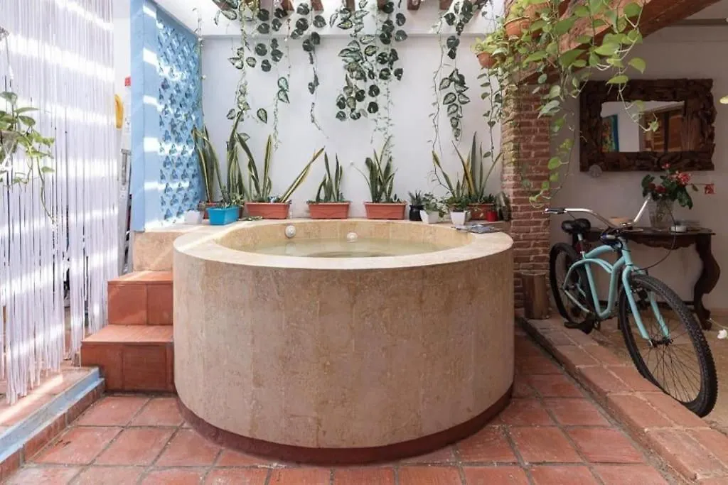 Charming Old City Loft With Jacuzzi! Cartagena 아파트