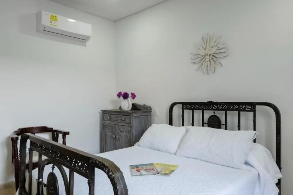 Charming Old City Loft With Jacuzzi! Cartagena 아파트