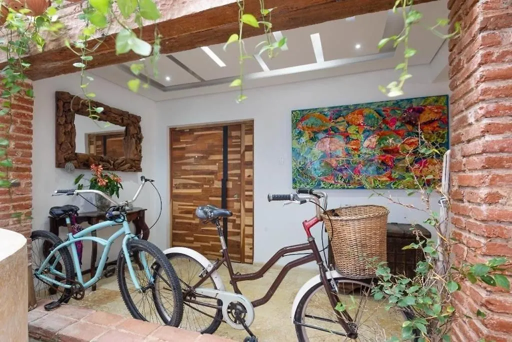 Charming Old City Loft With Jacuzzi! Cartagena