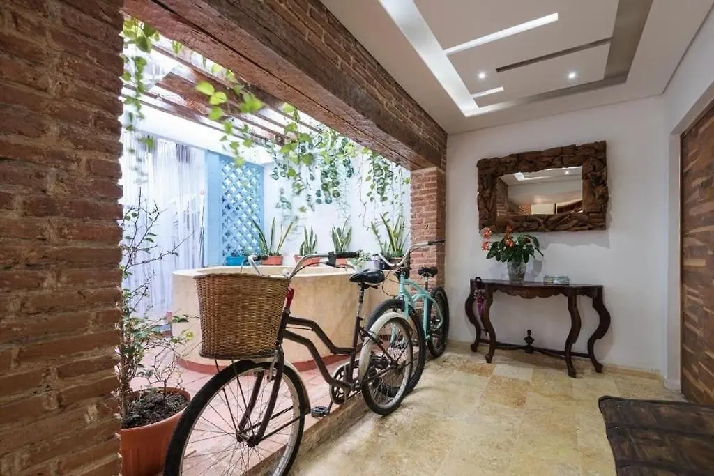 Charming Old City Loft With Jacuzzi! Cartagena Apartment