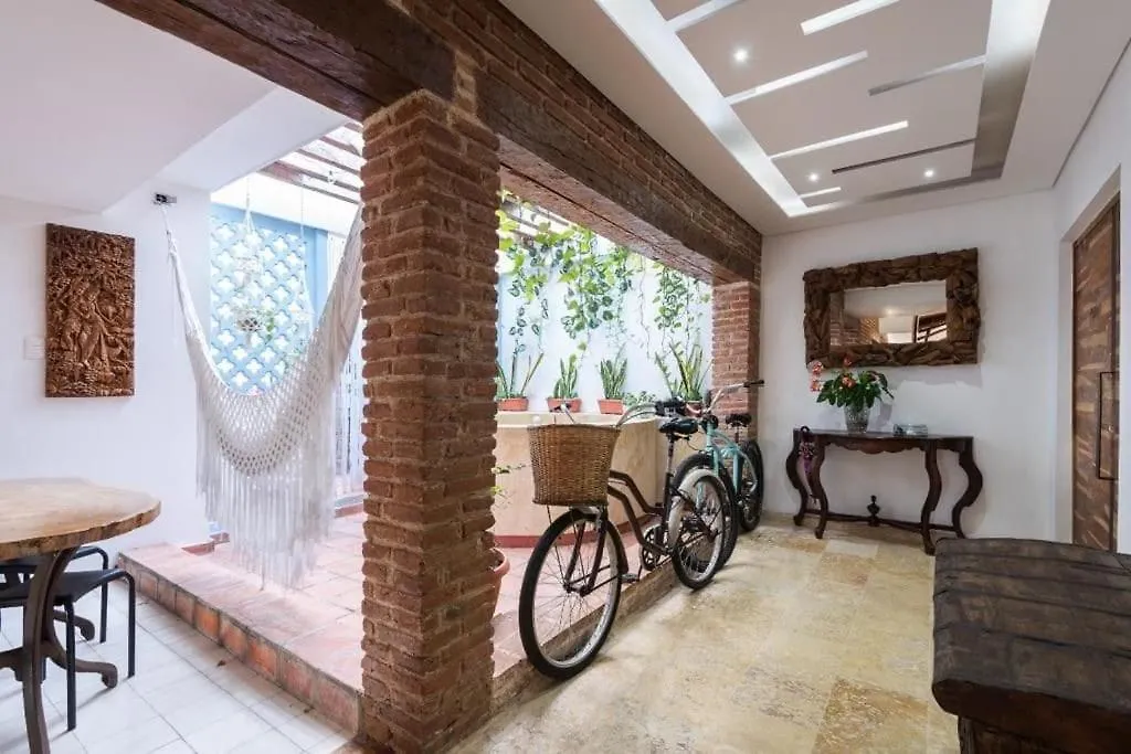 Charming Old City Loft With Jacuzzi! Cartagena Apartment