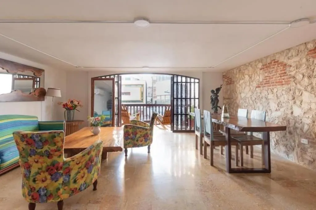 Charming Old City Loft With Jacuzzi! Cartagena