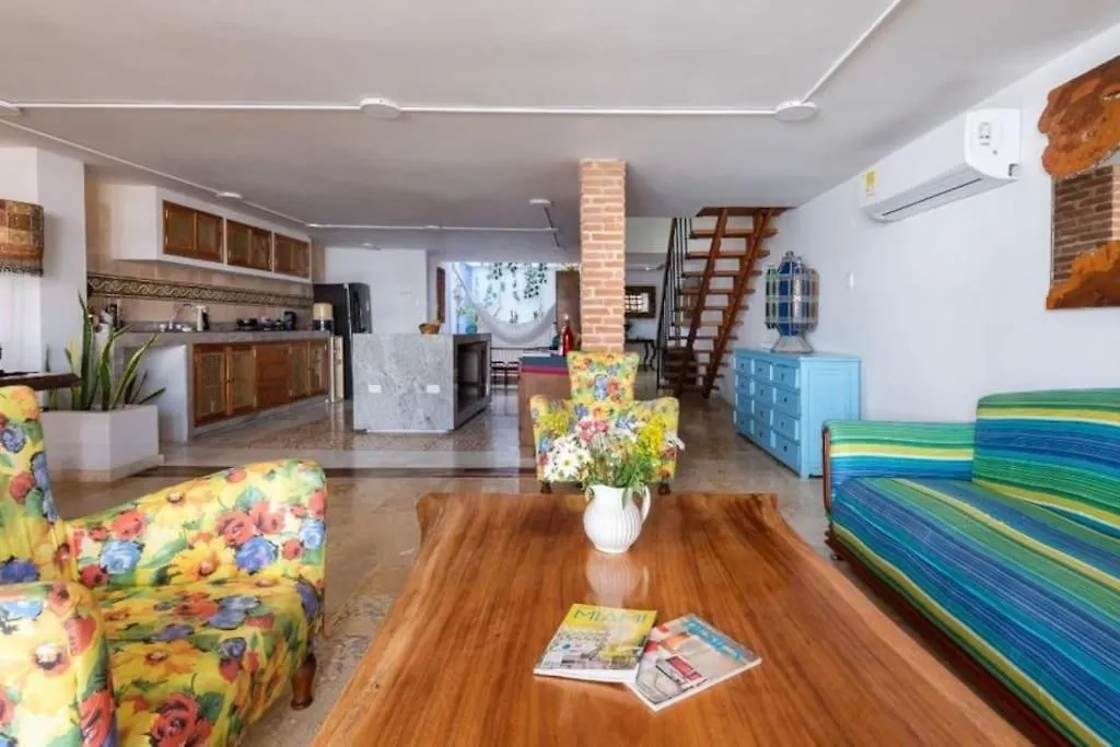 Charming Old City Loft With Jacuzzi! Cartagena
